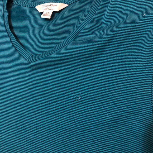 Calvin Klein Body Fit V-neck Short Sleeve Shirt - Picture 3 of 4